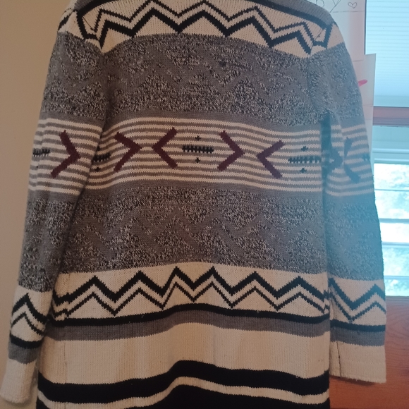 Juniors Aztec cardigan. Size Large. - Picture 3 of 5